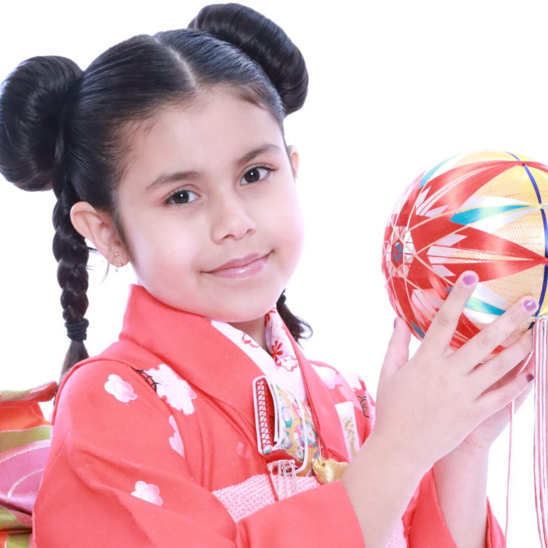 10 years old girl with Hello kitty kimono