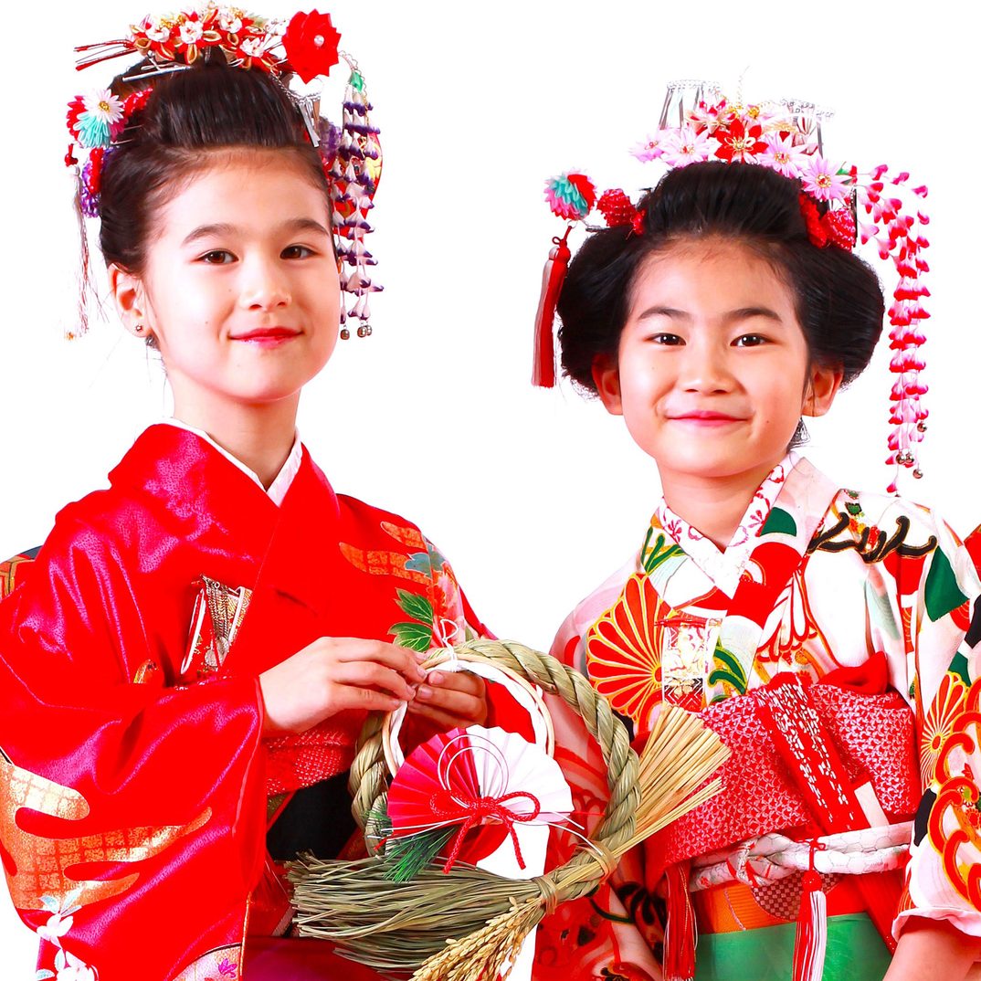 Kimono photography session in New York - festive red kimono portrait - shichigosan