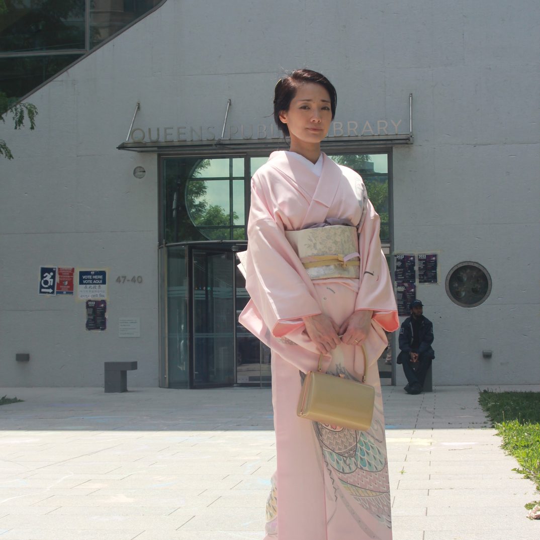 Kimono photography session in New York - elegant pink kimono portrait