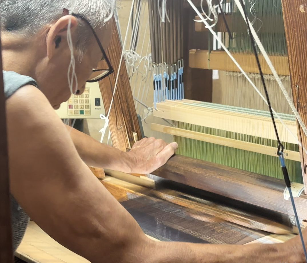 Traditional kimono weaving craftsman at work - Kimono Colors documentary