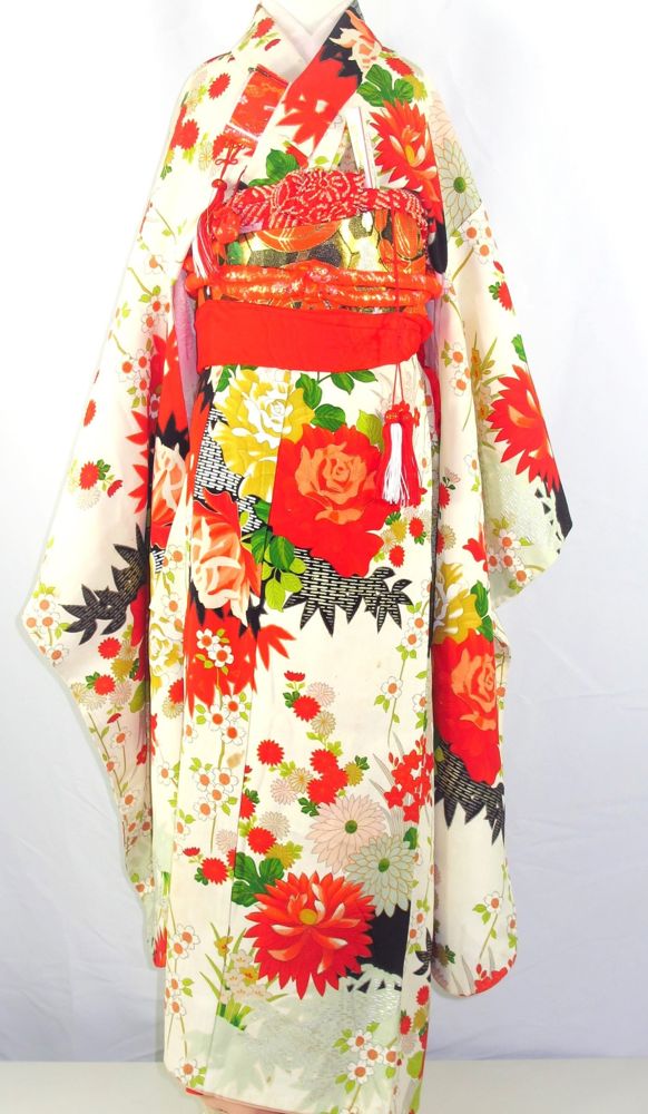 Cream children's kimono with red roses and dahlias