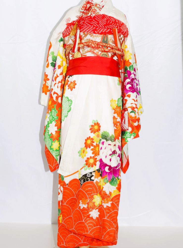 White children's kimono with peonies and autumn leaves